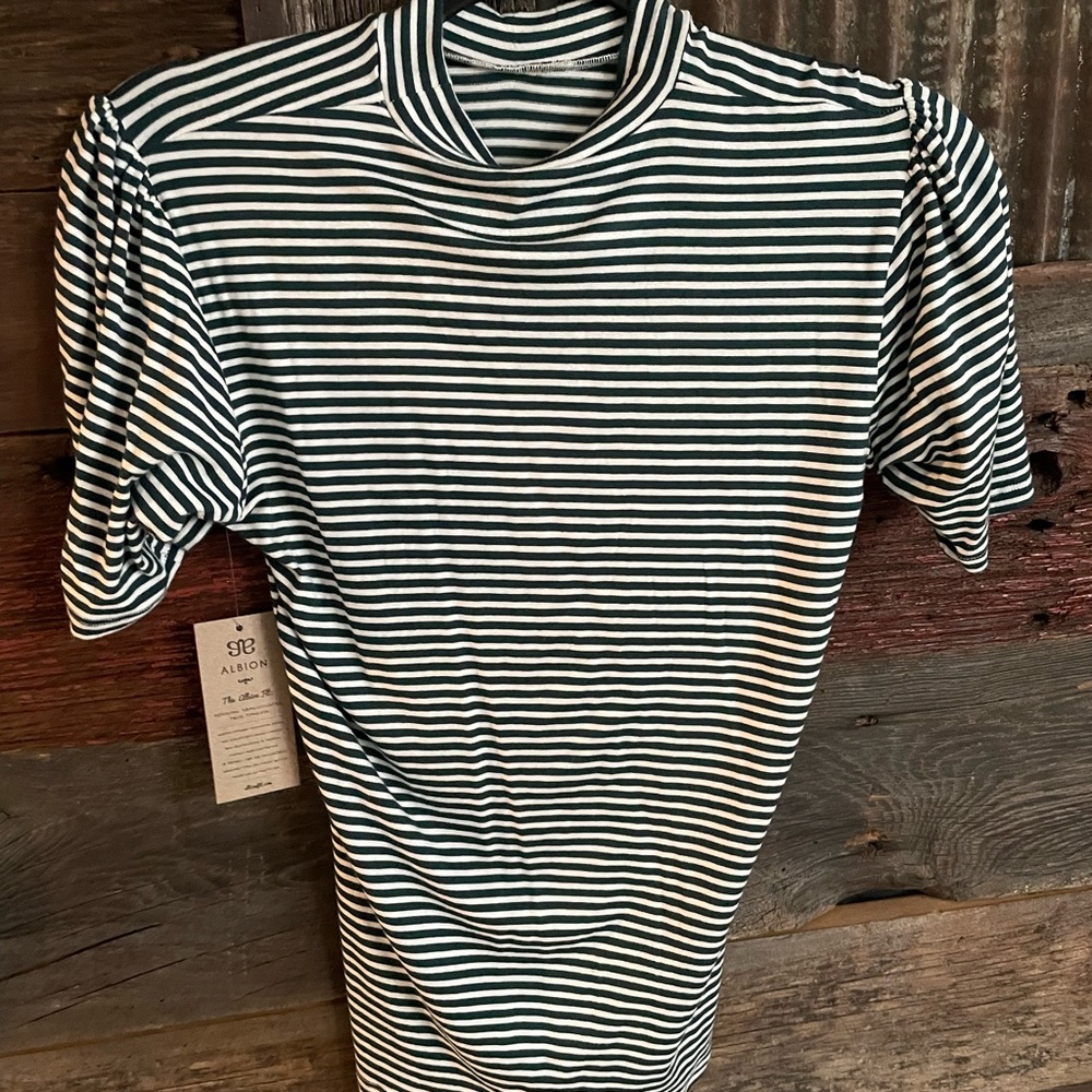 Green and white striped short sleeve T-shirt puffy shoulder